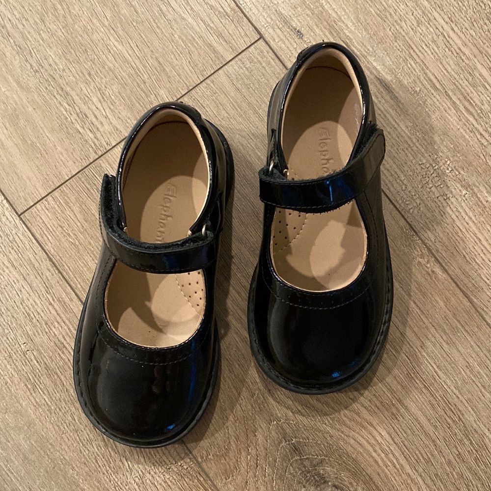 ELEPHANTITO — toddler SIZE 8 — Black